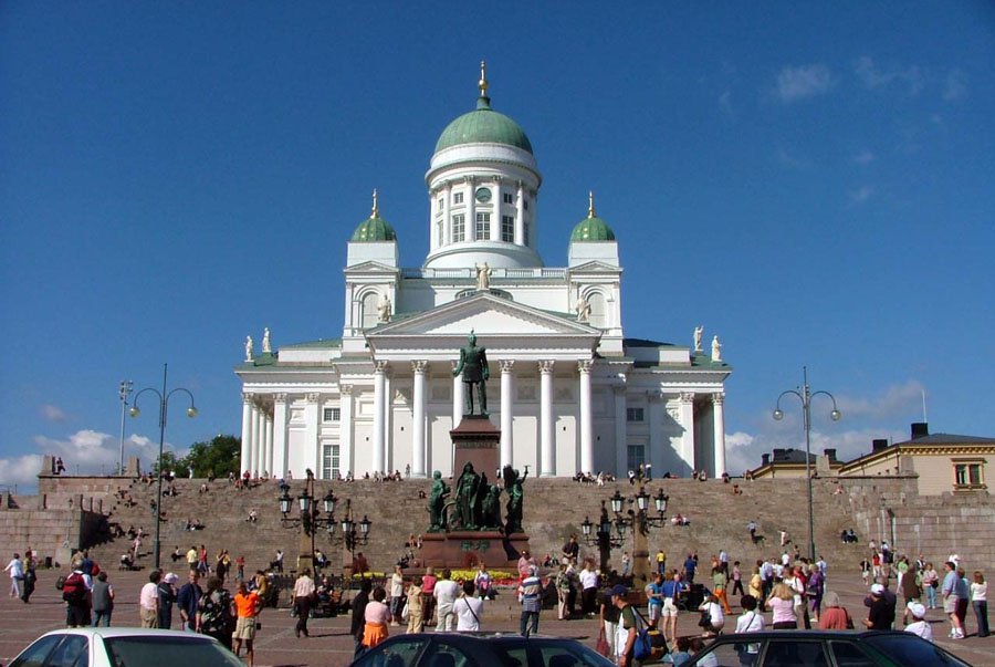 Senaatintori ja Helsingin tuomiokirkko — tuholaiset Helsingissä