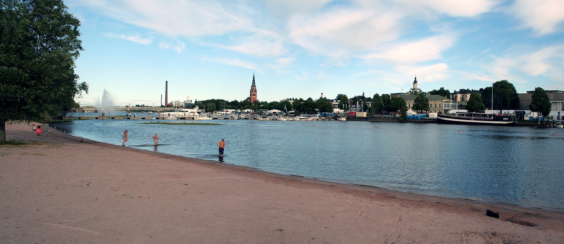Kokemäenjoki ja Porin keskusta kesällä — tuholaiset Porissa
