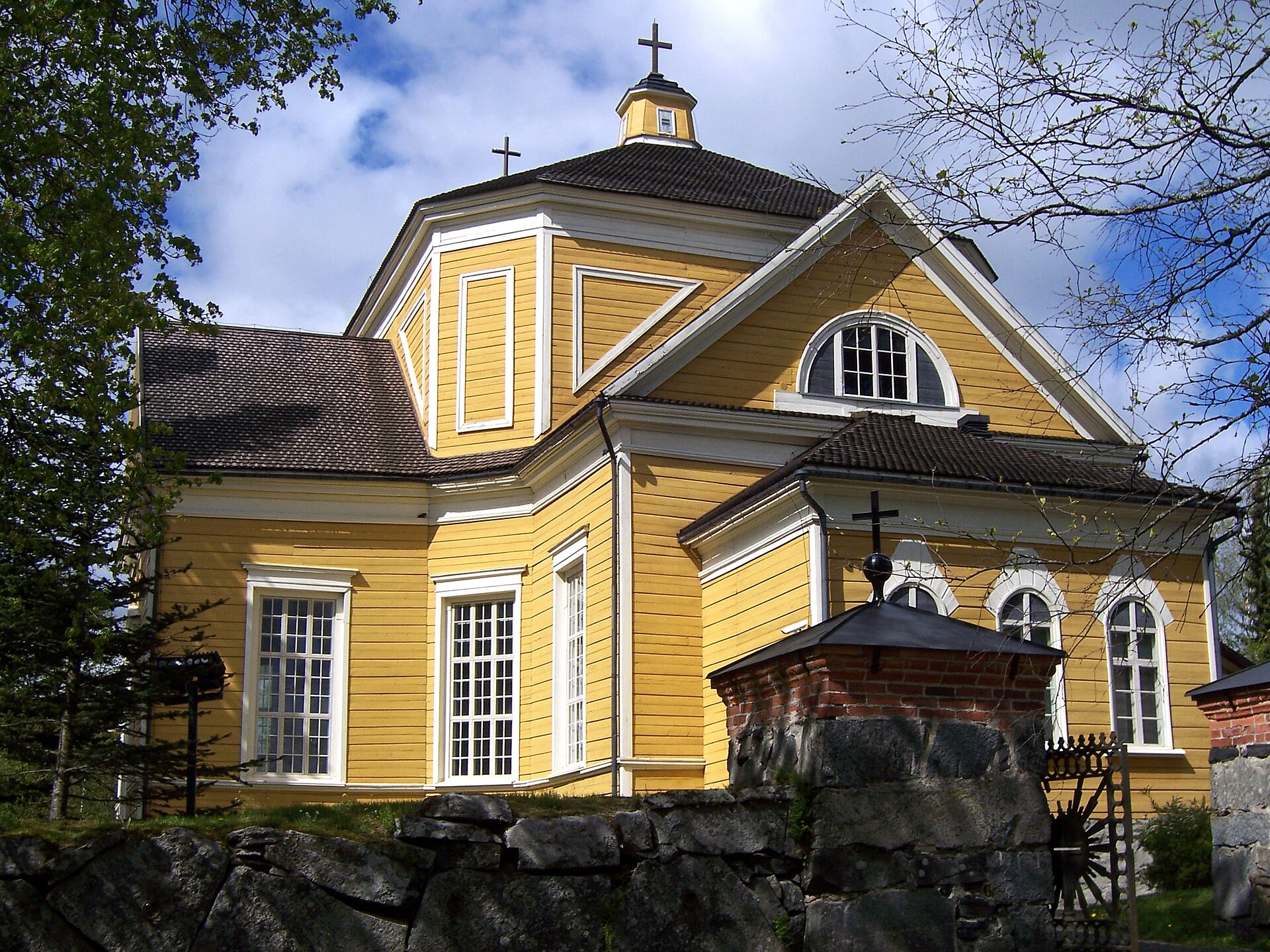 Ylöjärven kirkko — tuholaiset Ylöjärvellä